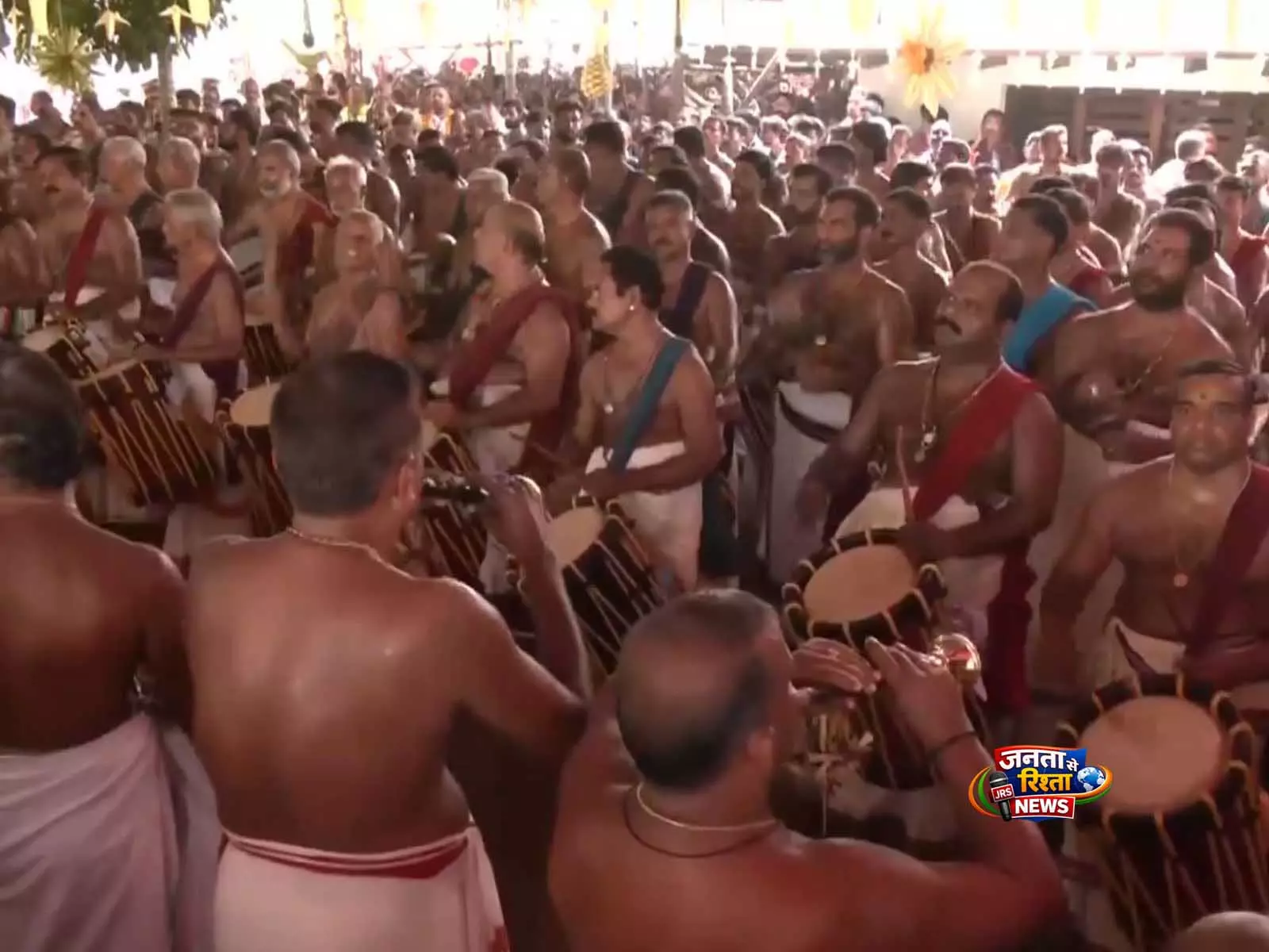 Keralam: वडक्कुनाथन मंदिर में त्रिशूर पूरम शुरू, सुरक्षा चाक-चौबंद Keralam: वडक्कुनाथन मंदिर में त्रिशूर पूरम शुरू, सुरक्षा चाक-चौबंद
