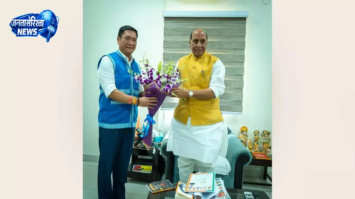 Pema Khandu और राजनाथ सिंह की बैठक में बॉर्डर इंफ्रास्ट्रक्चर पर चर्चा Pema Khandu और राजनाथ सिंह की बैठक में बॉर्डर इंफ्रास्ट्रक्चर पर चर्चा