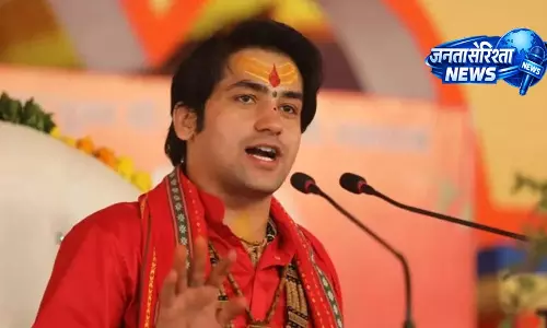 धीरेंद्र शास्त्री से एक्टर रितेश देशमुख नाराज, बागेश्वर बाबा ने मांगी माफी धीरेंद्र शास्त्री से एक्टर रितेश देशमुख नाराज, बागेश्वर बाबा ने मांगी माफी