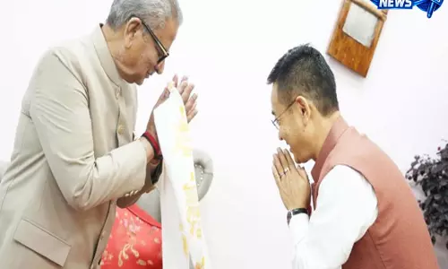 Sikkim: मुख्यमंत्री-राज्यपाल ने की पीएम यात्रा की तैयारियों पर बैठक Sikkim: मुख्यमंत्री-राज्यपाल ने की पीएम यात्रा की तैयारियों पर बैठक