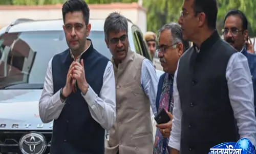 AAP में बड़ा झटका: सात राज्यसभा सांसदों के दलबदल से बढ़ा संकट