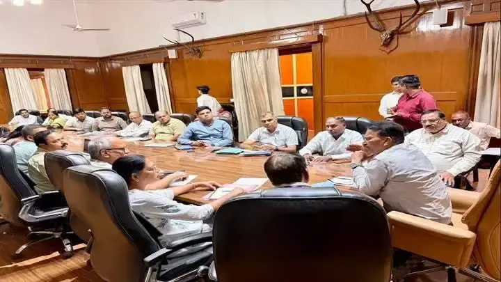 Indore: मंत्री ने स्वास्थ्य सेवाओं की प्रगति का जायजा लिया Indore: मंत्री ने स्वास्थ्य सेवाओं की प्रगति का जायजा लिया