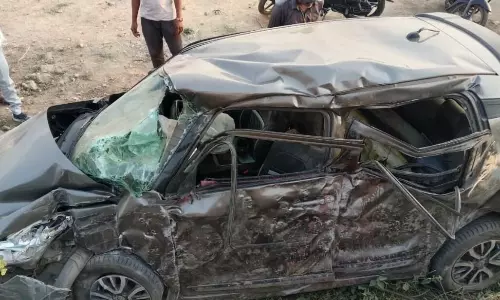 Khandwa: सड़क हादसे में तीन युवकों की मौत से सनसनी Khandwa: सड़क हादसे में तीन युवकों की मौत से सनसनी