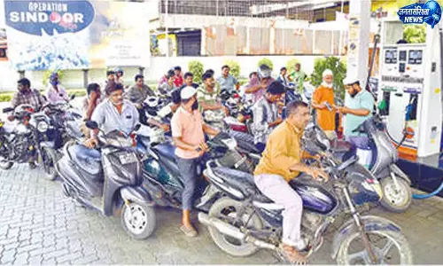 Andhra: पैनिक बाइंग से राज्य में फ्यूल संकट और बढ़ गया Andhra: पैनिक बाइंग से राज्य में फ्यूल संकट और बढ़ गया