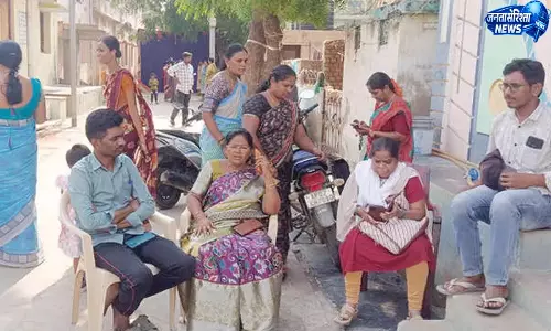 Andhra महिला आयोग ने नाबालिग पर हमले की कोशिश को गंभीरता से लिया Andhra महिला आयोग ने नाबालिग पर हमले की कोशिश को गंभीरता से लिया