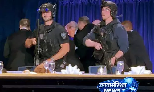 व्हाइट हाउस डिनर में गोलीबारी की आशंका, ट्रंप को Washington से भागना पड़ा व्हाइट हाउस डिनर में गोलीबारी की आशंका, ट्रंप को Washington से भागना पड़ा