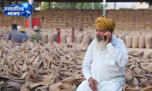 Punjab के किसान अप्रैल में फसल कटाई और मुश्किलों में फंसे Punjab के किसान अप्रैल में फसल कटाई और मुश्किलों में फंसे