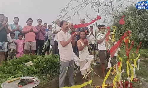 Assam: नामेरी में जिया भराली नदी के किनारे गोरखा समुदाय ने संसारी पूजा की Assam: नामेरी में जिया भराली नदी के किनारे गोरखा समुदाय ने संसारी पूजा की