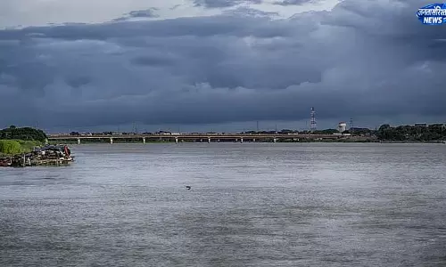 Assam: डिब्रूगढ़ में बुरिडीहिंग नदी खतरे के निशान को पार कर गई; अधिकारियों ने अलर्ट जारी किया Assam: डिब्रूगढ़ में बुरिडीहिंग नदी खतरे के निशान को पार कर गई; अधिकारियों ने अलर्ट जारी किया