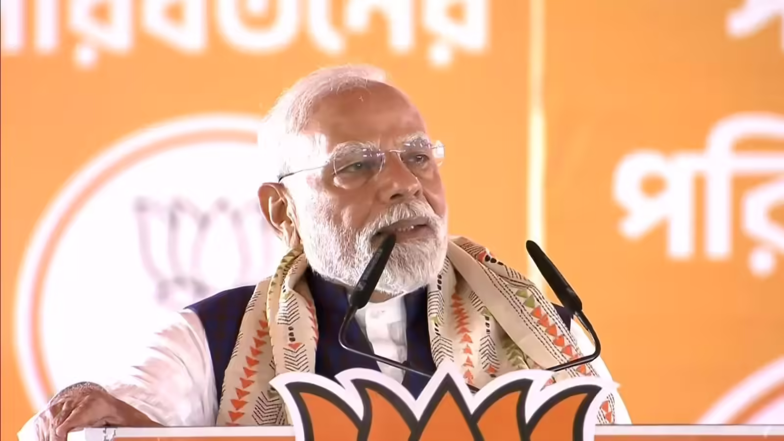 Kolkata: बैरकपुर में प्रधानमंत्री का जोशीला संबोधन Kolkata: बैरकपुर में प्रधानमंत्री का जोशीला संबोधन