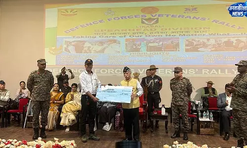 Indian आर्मी ने डिब्रूगढ़ में मेगा वेटरन्स रैली की जिसमें 1,500 से ज़्यादा लोग शामिल हुए Indian आर्मी ने डिब्रूगढ़ में मेगा वेटरन्स रैली की जिसमें 1,500 से ज़्यादा लोग शामिल हुए
