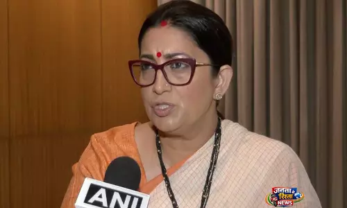 BJP की स्मृति ईरानी ने बंगाल में चुनाव व्यवस्था की तारीफ की, माहौल खराब करने के लिए TMC की आलोचना की
