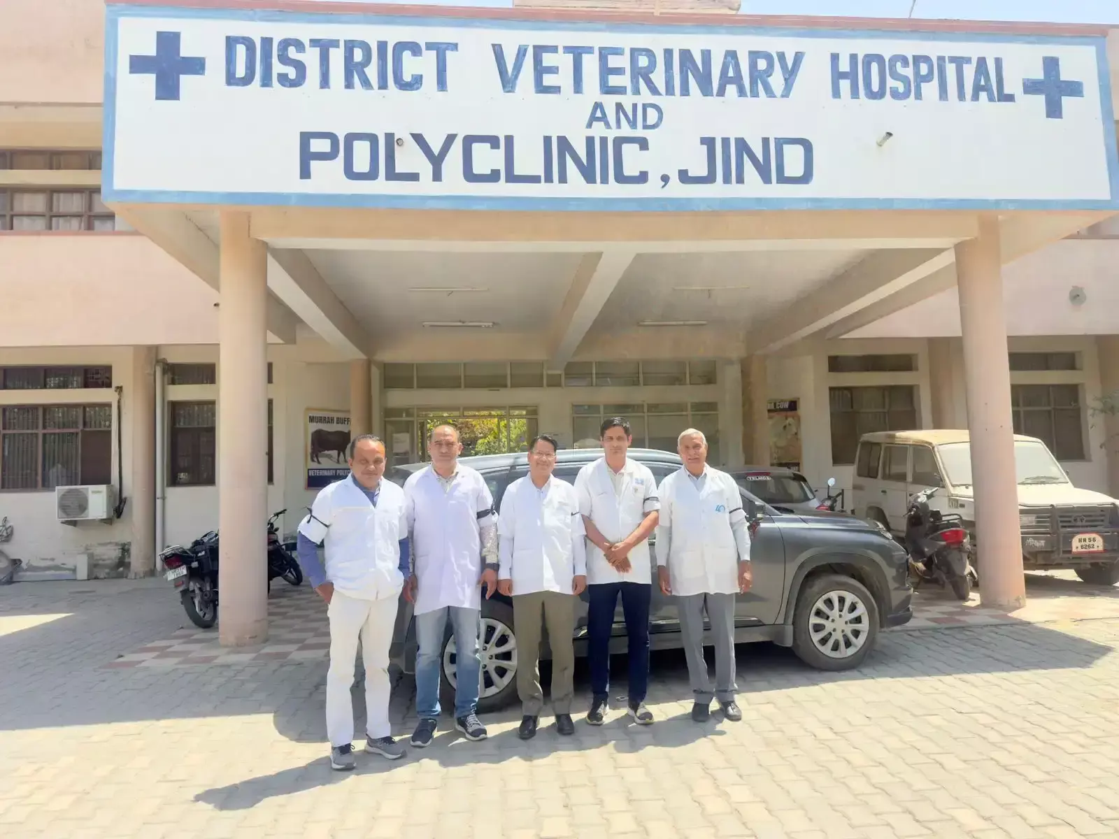 Jind: विरोध के बीच सेवाएं जारी, काले बिल्ले पहनकर ड्यूटी Jind: विरोध के बीच सेवाएं जारी, काले बिल्ले पहनकर ड्यूटी