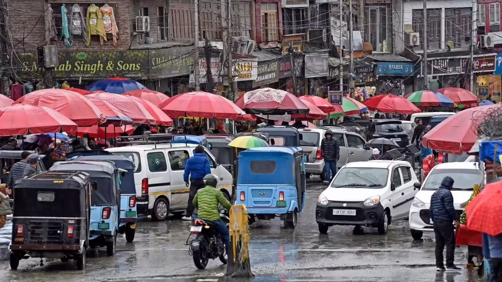 Srinagar: बदलते मौसम से लोगों को सतर्क रहने की सलाह Srinagar: बदलते मौसम से लोगों को सतर्क रहने की सलाह