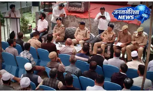 DIG ने सुरक्षा और नागरिक समस्याओं पर चर्चा की DIG ने सुरक्षा और नागरिक समस्याओं पर चर्चा की