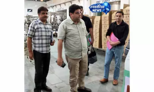 Jammu: शराब उत्पादन और बिक्री पर आबकारी आयुक्त ने कड़ी नजर Jammu: शराब उत्पादन और बिक्री पर आबकारी आयुक्त ने कड़ी नजर