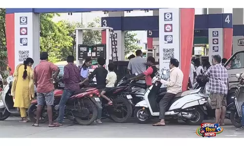 Andhra Pradesh में ईंधन संकट के बीच पंप कर्मचारी ने सरकार की योजना पर उठाए सवाल