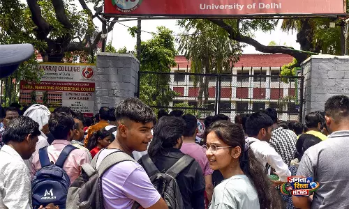 Hansraj College में फेस्ट के दौरान कथित बदसलूकी, 4 छात्र संघ पदाधिकारियों समेत 30 छात्र सस्पेंड Hansraj College में फेस्ट के दौरान कथित बदसलूकी, 4 छात्र संघ पदाधिकारियों समेत 30 छात्र सस्पेंड