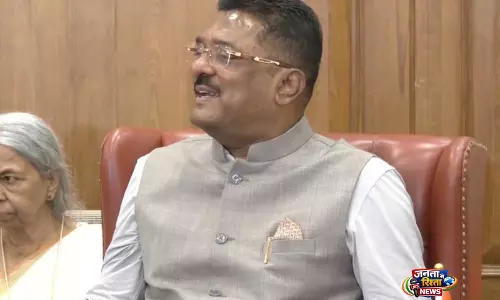 Maharashtra के ट्रांसपोर्ट मिनिस्टर ने कमर्शियल पैसेंजर गाड़ी चलाने वालों के लिए मराठी ज़रूरी करने पर मीटिंग बुलाई