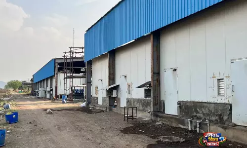 Pune में ड्रेनेज टैंक साफ करते समय तीन मज़दूरों की मौत