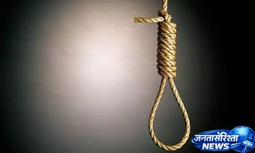 Datia में महिला ने फांसी लगाई; परिवार ने पति पर मारपीट का आरोप लगाया Datia में महिला ने फांसी लगाई; परिवार ने पति पर मारपीट का आरोप लगाया