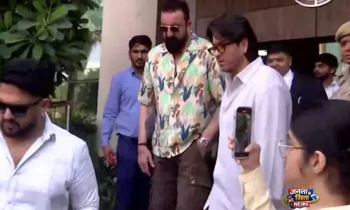 एक्टर संजय दत्त ने NCW के सामने माफी मांगी, 50 लड़कियों की शिक्षा का किया वादा एक्टर संजय दत्त ने NCW के सामने माफी मांगी, 50 लड़कियों की शिक्षा का किया वादा