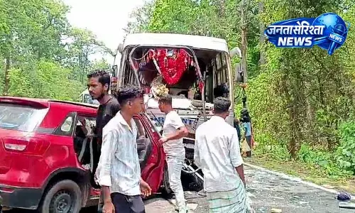 Mayurbhanj में बस और कार की आमने-सामने टक्कर दो की मौत Mayurbhanj में बस और कार की आमने-सामने टक्कर दो की मौत