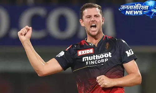 Hazlewood ने फिर किया कमाल: हैट-ट्रिक का मौका Hazlewood ने फिर किया कमाल: हैट-ट्रिक का मौका