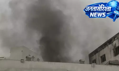 FIRE: महिंद्रा रेनॉल्ट सर्विस सेंटर में आग, दमकल ने पाया काबू