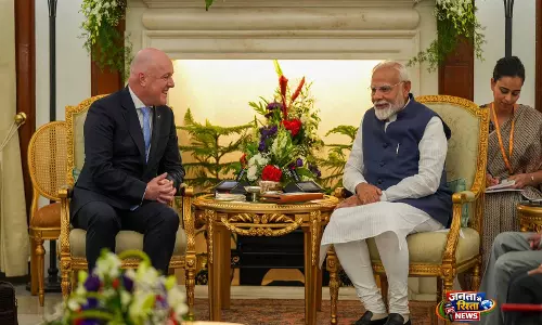 13 महीने बाद: कीवी PM ने भारत-न्यूज़ीलैंड FTA को स्ट्रेटेजिक माइलस्टोन बताया जो ट्रेड से कहीं आगे 13 महीने बाद: कीवी PM ने भारत-न्यूज़ीलैंड FTA को स्ट्रेटेजिक माइलस्टोन बताया जो ट्रेड से कहीं आगे