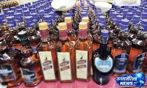 Bihar: शराब की तस्करी में इस्तेमाल होने वाली मिल्क वैन का भंडाफोड़, 2 गिरफ्तार Bihar: शराब की तस्करी में इस्तेमाल होने वाली मिल्क वैन का भंडाफोड़, 2 गिरफ्तार