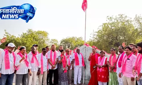 BRS ने मनाया 26वां स्थापना दिवस, आदिलाबाद में झंडारोहण कार्यक्रम BRS ने मनाया 26वां स्थापना दिवस, आदिलाबाद में झंडारोहण कार्यक्रम