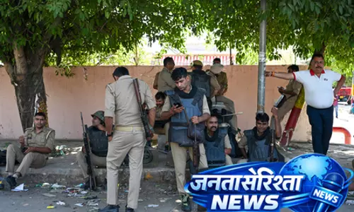 यूपी: श्रम कानूनों के पालन को लेकर सख्ती, 49 संविदाकारों के लाइसेंस निरस्त यूपी: श्रम कानूनों के पालन को लेकर सख्ती, 49 संविदाकारों के लाइसेंस निरस्त
