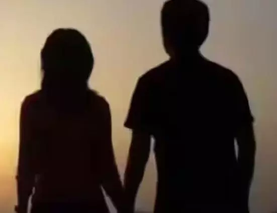 चाचा अपनी भतीजी को लेकर फरार, प्रेम-प्रसंग उजागर होने से परिजन सदमे में चाचा अपनी भतीजी को लेकर फरार, प्रेम-प्रसंग उजागर होने से परिजन सदमे में