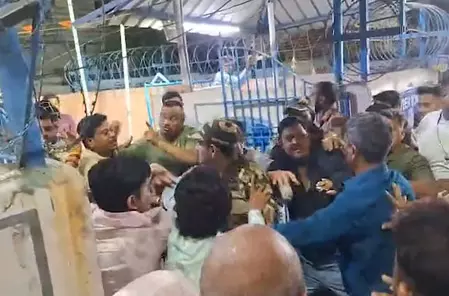 पश्चिम बंगाल के जगतदल में बवाल, तृणमूल और भाजपा कार्यकर्ता भिड़े, सीएपीएफ जवान समेत कई घायल पश्चिम बंगाल के जगतदल में बवाल, तृणमूल और भाजपा कार्यकर्ता भिड़े, सीएपीएफ जवान समेत कई घायल