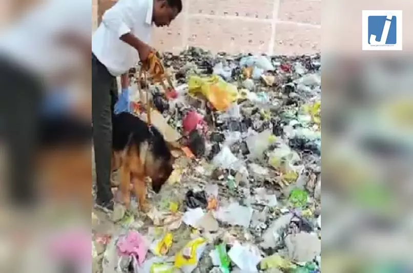 OMG! बच्ची का शव कंबल में लिपटा हुआ मिला, पुलिस के डॉग की मदद से सुलझी ब्लाइंड मर्डर मिस्ट्री OMG! बच्ची का शव कंबल में लिपटा हुआ मिला, पुलिस के डॉग की मदद से सुलझी ब्लाइंड मर्डर मिस्ट्री
