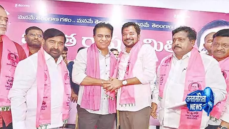 Telangana: राजनीतिक विरोधी सिर्फ़ मीडिया का ध्यान खींचने के लिए KCR की आलोचना करते Telangana: राजनीतिक विरोधी सिर्फ़ मीडिया का ध्यान खींचने के लिए KCR की आलोचना करते