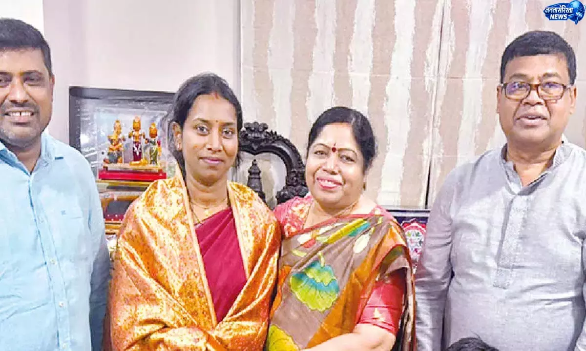 Andhra: नीलिमा को ‘पीपल्स चॉइस अवॉर्ड’ मिलने पर सम्मानित किया गया Andhra: नीलिमा को ‘पीपल्स चॉइस अवॉर्ड’ मिलने पर सम्मानित किया गया