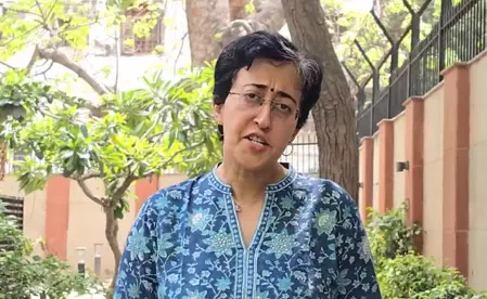 केजरीवाल के समर्थन में उतरीं आतिशी, बोलीं-जब न्याय की उम्मीद टूट जाए तो सत्याग्रह ही एकमात्र रास्ता केजरीवाल के समर्थन में उतरीं आतिशी, बोलीं-जब न्याय की उम्मीद टूट जाए तो सत्याग्रह ही एकमात्र रास्ता