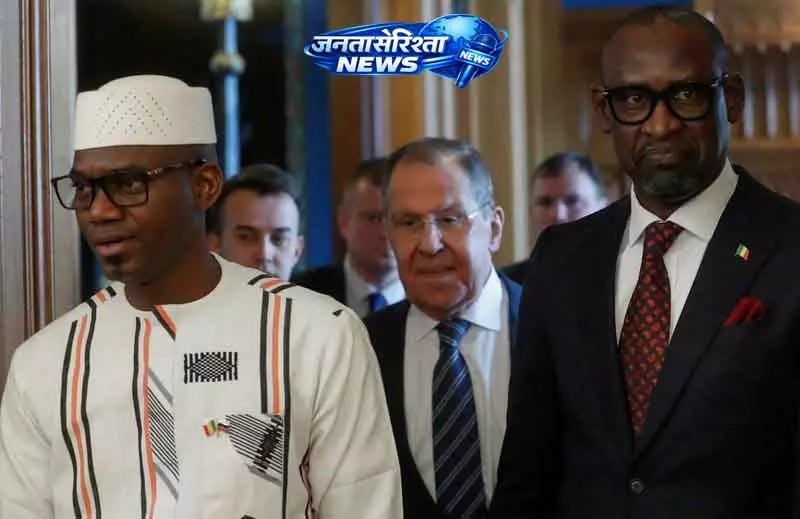 Mali: रक्षा मंत्री की हत्या, विद्रोहियों और जिहादियों ने शहरों पर किया कब्जा Mali: रक्षा मंत्री की हत्या, विद्रोहियों और जिहादियों ने शहरों पर किया कब्जा