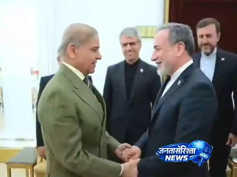 Iran विदेश मंत्री अराघची पाकिस्तान लौटे, ट्रंप का दावा US ने कॉल वापस ली Iran विदेश मंत्री अराघची पाकिस्तान लौटे, ट्रंप का दावा US ने कॉल वापस ली