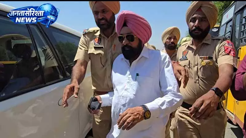 भुच्चो में AAP विधायक जगसीर सिंह विवाद में, मजदूरों ने जताई नाराजगी भुच्चो में AAP विधायक जगसीर सिंह विवाद में, मजदूरों ने जताई नाराजगी