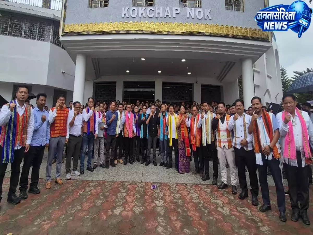 Tripura: टिपरा मोथा के 24 MDC ने ली शपथ, प्रद्योत देबबर्मा ने दिया विकास का संदेश Tripura: टिपरा मोथा के 24 MDC ने ली शपथ, प्रद्योत देबबर्मा ने दिया विकास का संदेश