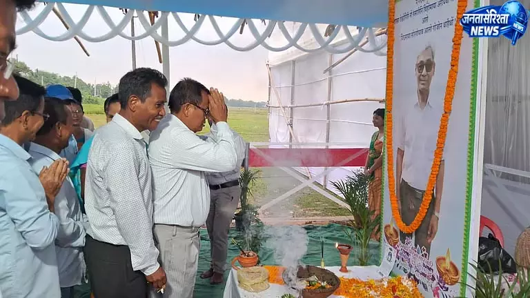 Kokrajhar: मशहूर सिंगर अरुण चंद्र नरजारी की आद्या श्रद्धा पेश की गई Kokrajhar: मशहूर सिंगर अरुण चंद्र नरजारी की आद्या श्रद्धा पेश की गई