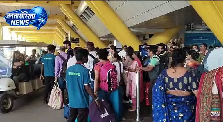 चुनावी दौर के बाद Chennai की उड़ानों में भारी वृद्धि, यात्रियों को भारी टिकट शुल्क चुनावी दौर के बाद Chennai की उड़ानों में भारी वृद्धि, यात्रियों को भारी टिकट शुल्क