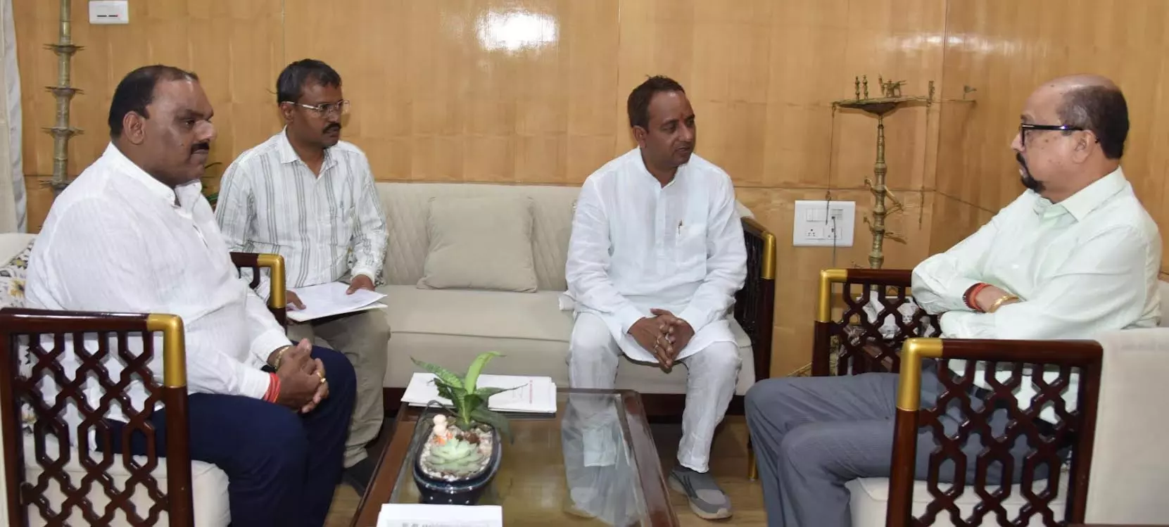 विश्व रेडक्रॉस दिवस पर प्रदेश में होंगे विशेष कार्यक्रम, राज्यपाल डेका ने दिए निर्देश विश्व रेडक्रॉस दिवस पर प्रदेश में होंगे विशेष कार्यक्रम, राज्यपाल डेका ने दिए निर्देश
