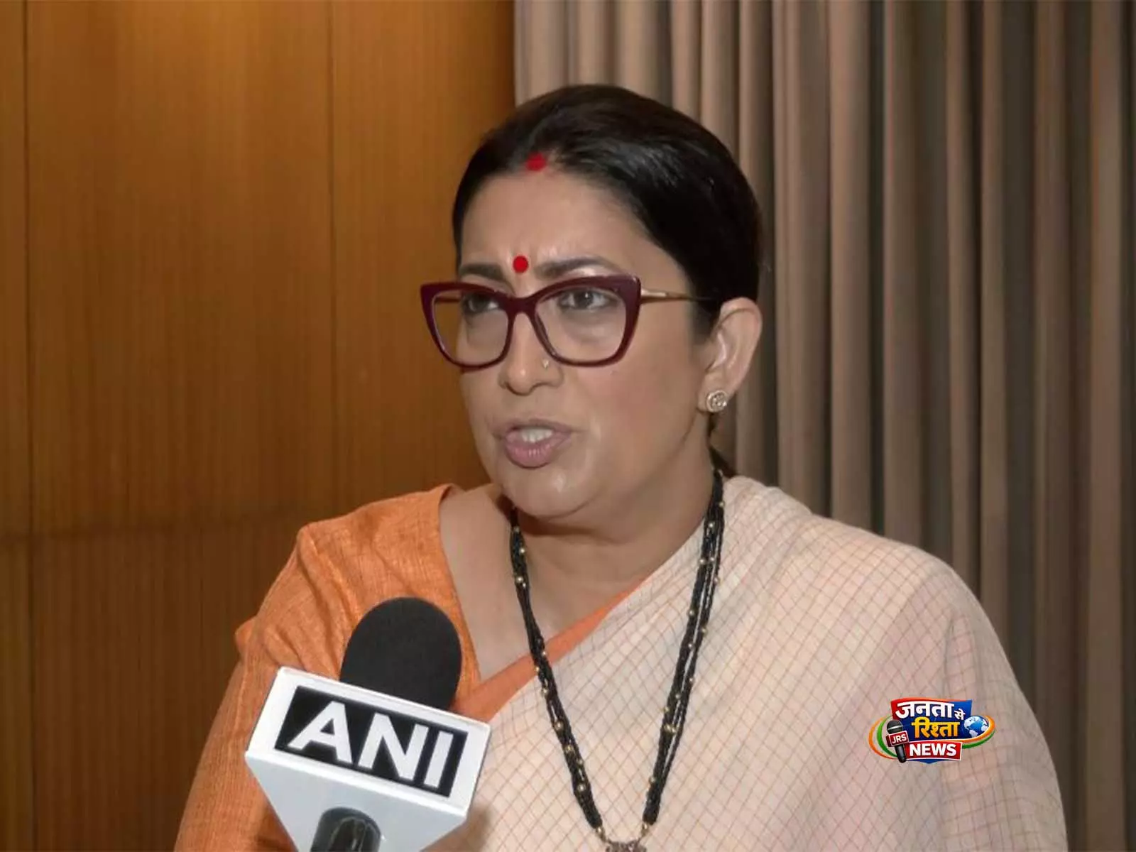 BJP की स्मृति ईरानी ने बंगाल में चुनाव व्यवस्था की तारीफ की, माहौल खराब करने के लिए TMC की आलोचना की BJP की स्मृति ईरानी ने बंगाल में चुनाव व्यवस्था की तारीफ की, माहौल खराब करने के लिए TMC की आलोचना की