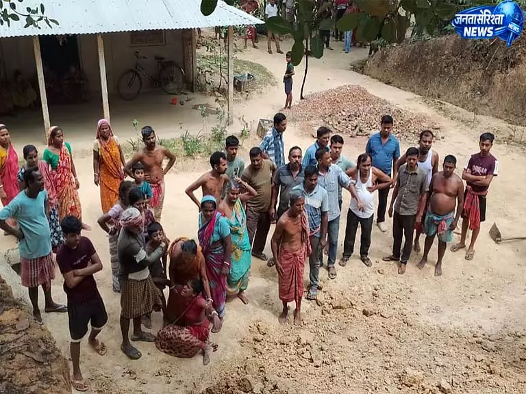 Tripura में घर में खुदाई करते समय मिट्टी ढहने से मजदूर की मौत Tripura में घर में खुदाई करते समय मिट्टी ढहने से मजदूर की मौत