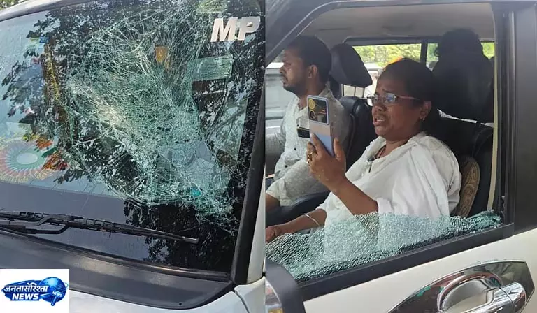 TMC MP मिताली बाग ने हुगली में अपने काफिले पर BJP के हमले का आरोप लगाया; EC ने रिपोर्ट मांगी: TMC MP मिताली बाग ने हुगली में अपने काफिले पर BJP के हमले का आरोप लगाया; EC ने रिपोर्ट मांगी: