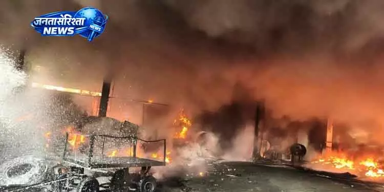Rajgangpur टायर फैक्ट्री में आग से भारी नुकसान Rajgangpur टायर फैक्ट्री में आग से भारी नुकसान